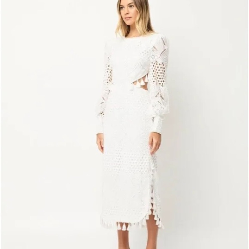 Elliatt Elegant White Long Sleeve Dress